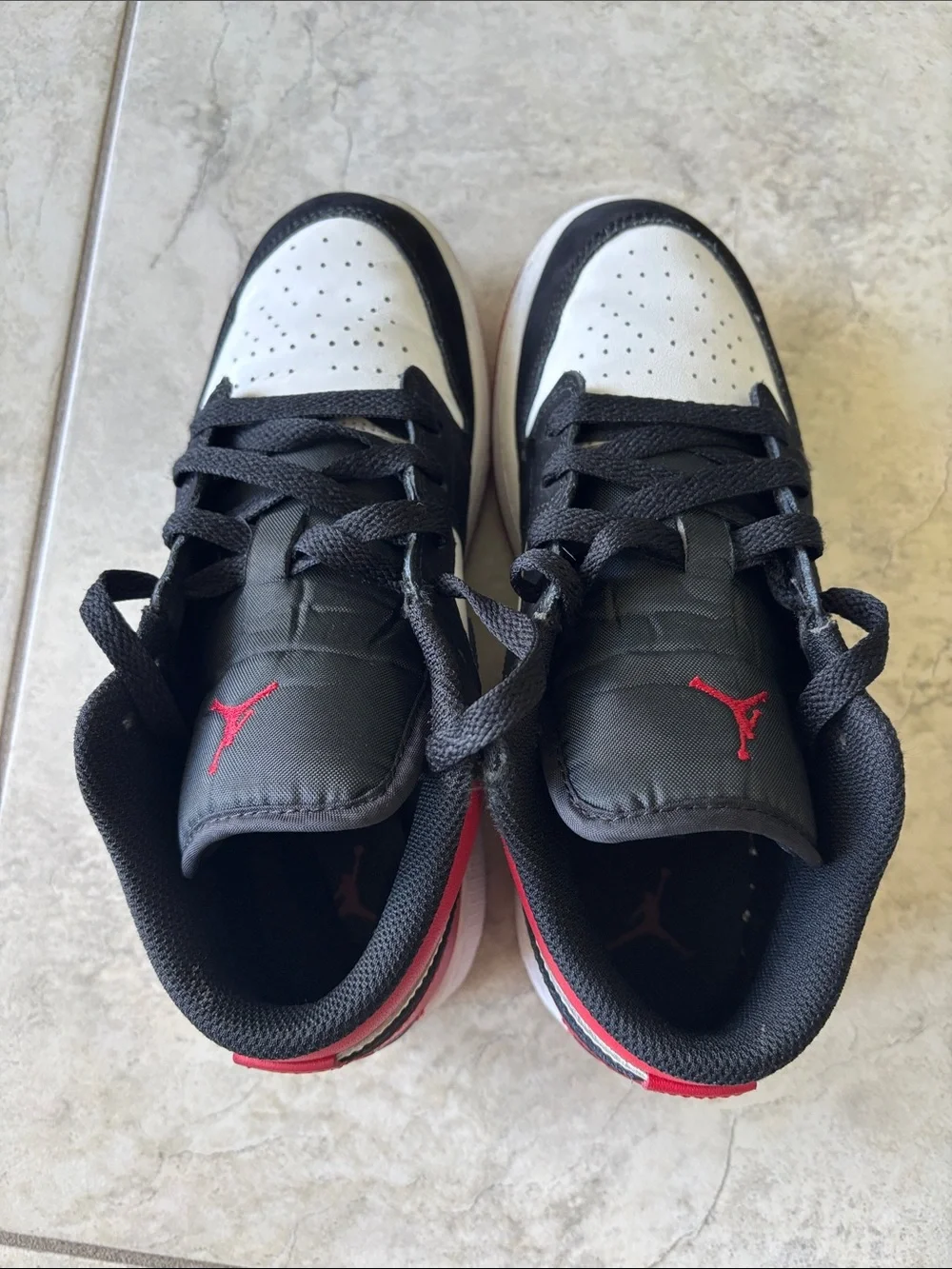 Jordan Kids Low-Top Sneakers in Black, White and Red